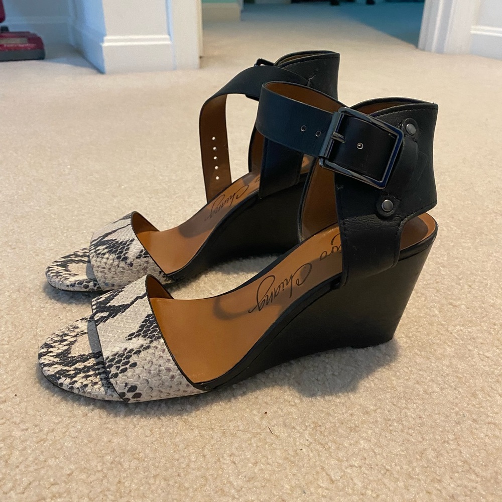 Arturo Chiang black sandal heels